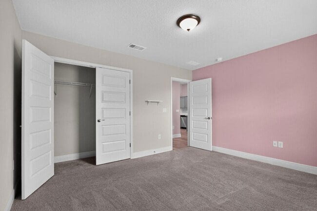 Building Photo - 5823 Crestlake Dr
