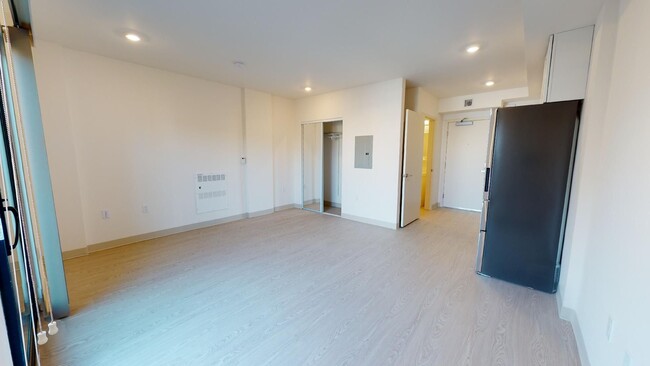 Interior Photo - 345 6th