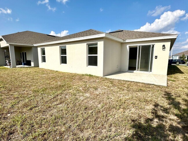 Building Photo - Premier 4bedrooms/2baths residence - Florida living at its finest!