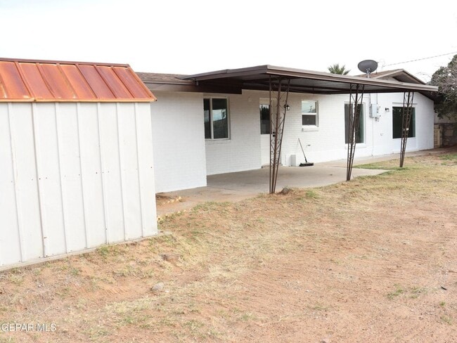 Building Photo - Beautiful 3 bed/2 baths and more for RENT