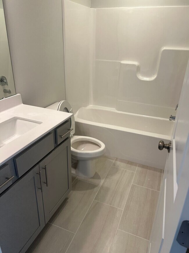 Building Photo - **3 Bed, 2.5 Bath Home for Rent @ Triple C...