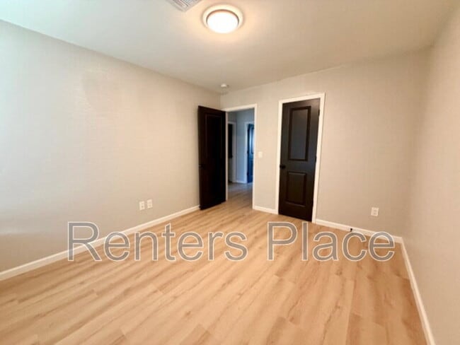 Building Photo - 1804 S Gardenia Ave