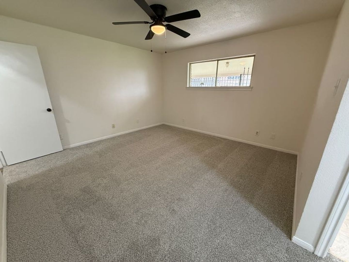 Building Photo - 3007 Sierra Dr