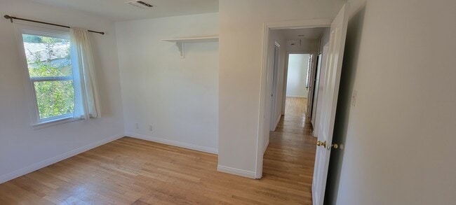 Building Photo - 661 Warner Ave