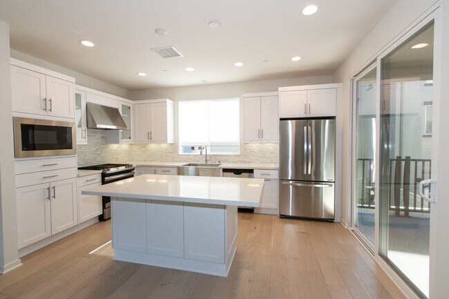 Building Photo - Highly Desired 4 Bedroom Floor Plan in Lig...