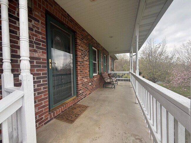 Building Photo - Spacious 5 Bedroom Home in a Peaceful Country Setting