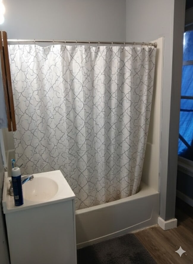 Building Photo - 964 N Court St