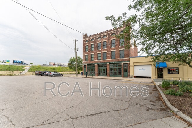 Building Photo - 909 Massachusetts Ave