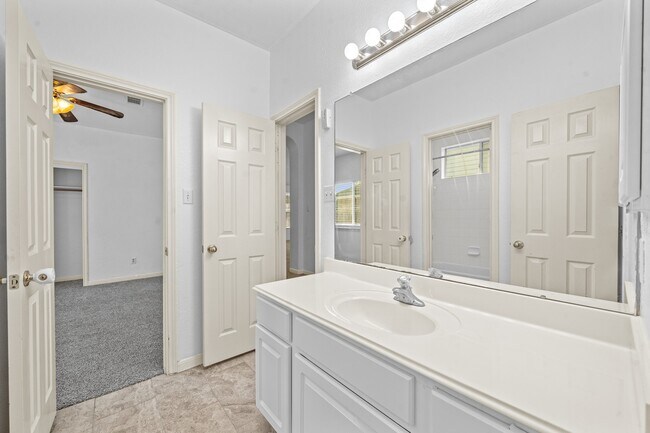 Building Photo - 4815 Plum Forest Rd