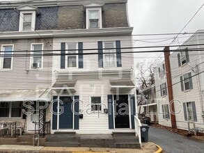 Building Photo - 152 Lincoln St