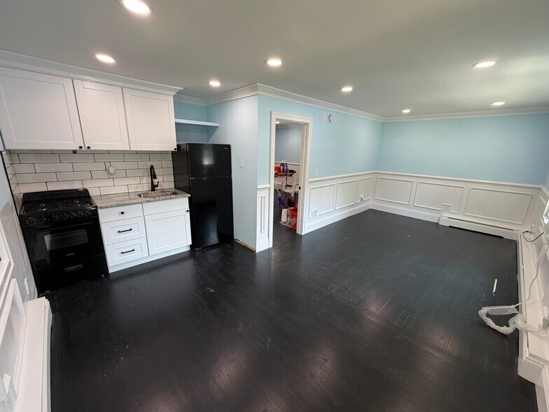 Building Photo - 305 Smithtown Blvd