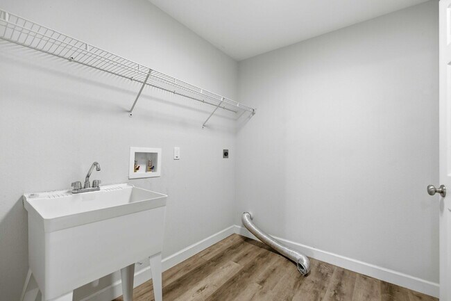 Building Photo - 3BR Summerfield Rental | Granite Kitchen | Covered Porch | $1,800 | Available Now