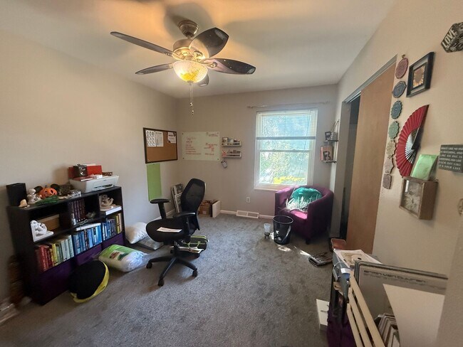 Building Photo - Well-Maintained 3-Bedroom on Quiet Cul-de-...