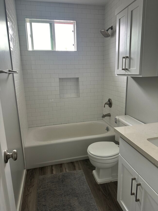 Building Photo - 732 9th St