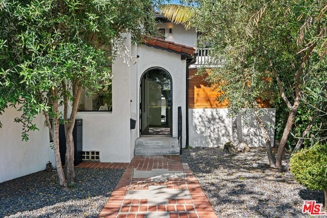 Building Photo - 201 S Bedford Dr