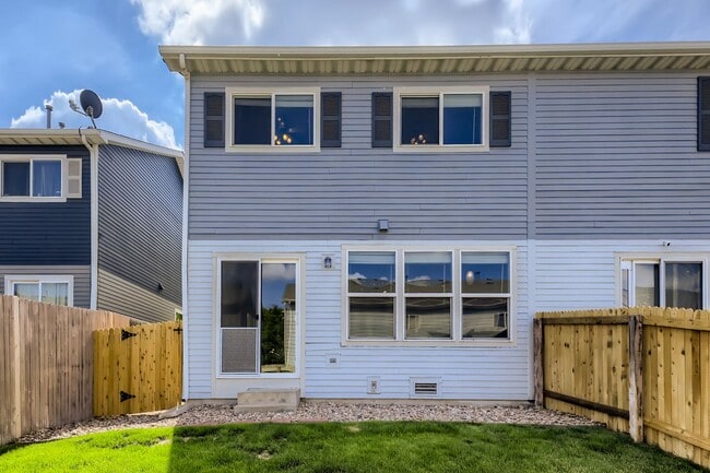Building Photo - 3 Bedroom 3 Bathroom in Northglenn!