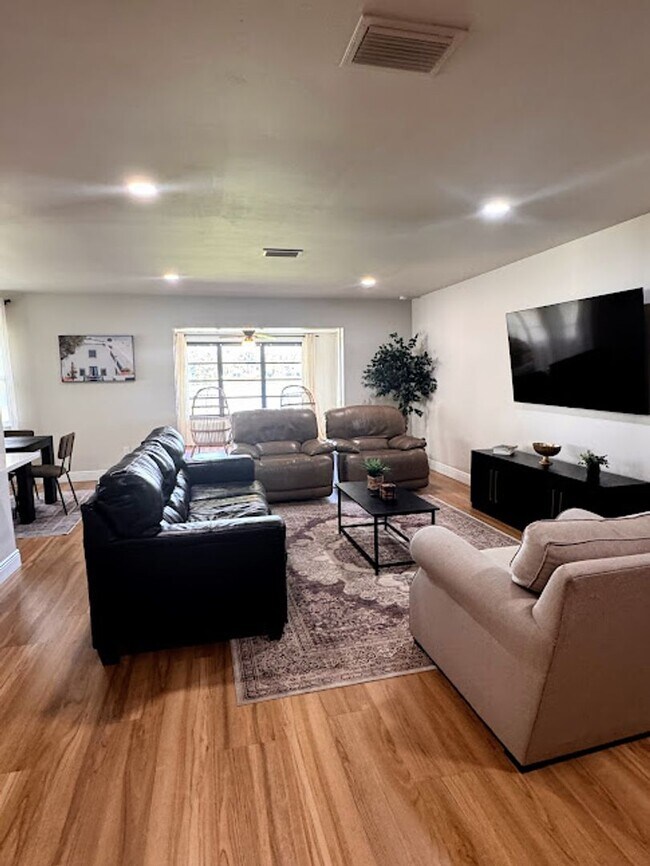 Building Photo - 3012 Justamere Ln