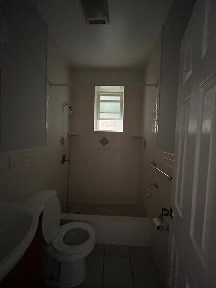 Building Photo - 42 Jewett Ave