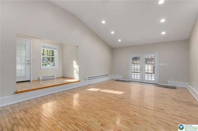 Building Photo - 273 Four Seasons Dr