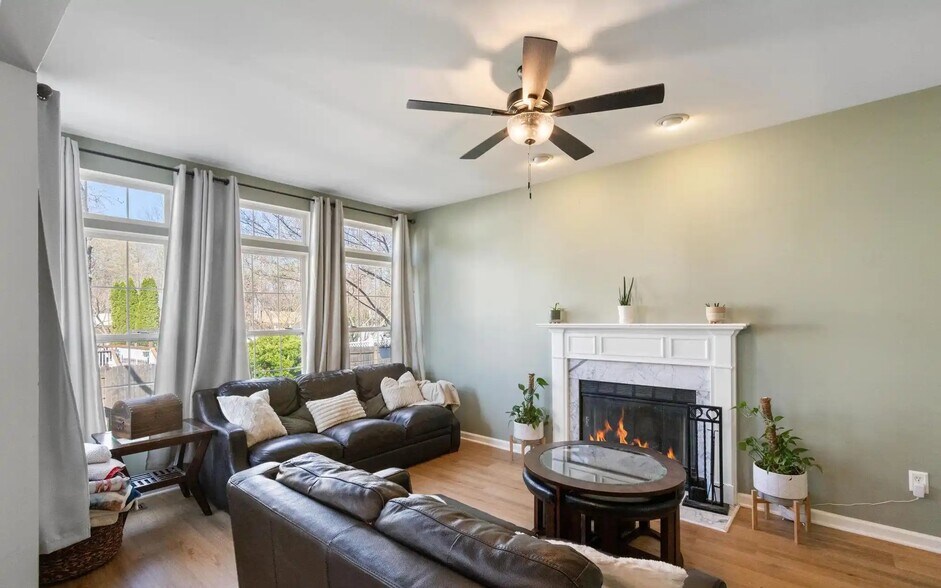 Building Photo - 6 Beau Ridge Dr