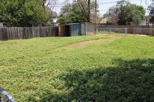 Building Photo - cute 3/1 with Large Backyard