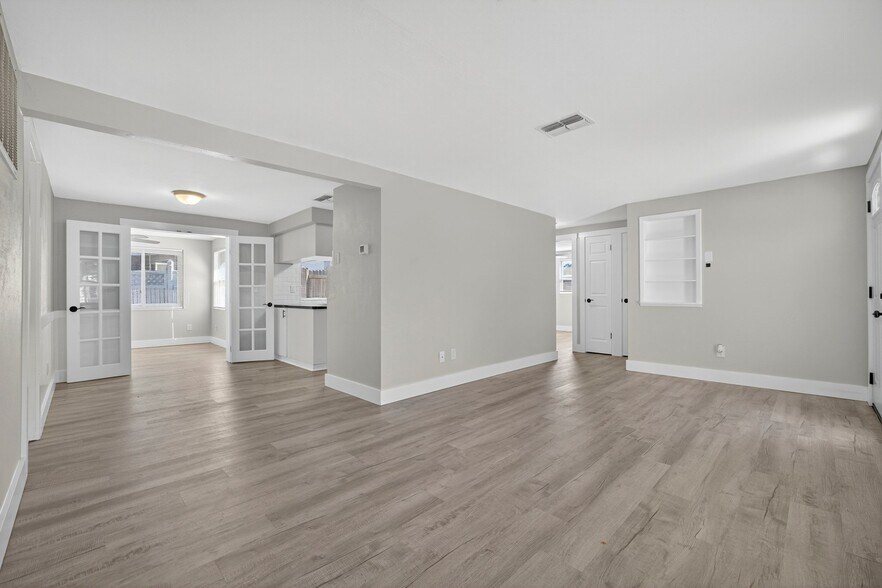 Building Photo - 3624 Oakhurst Dr