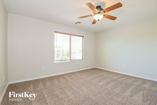 Building Photo - 10427 E Valley Quail Dr