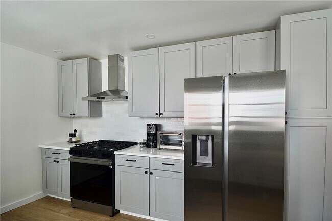 Building Photo - 422 Avery St