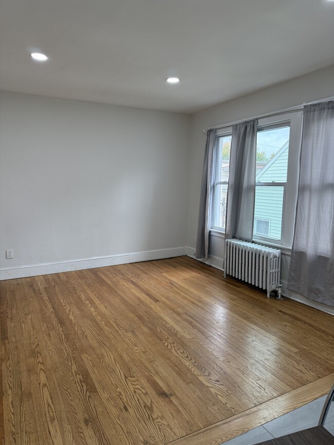 Building Photo - 53 Southview St