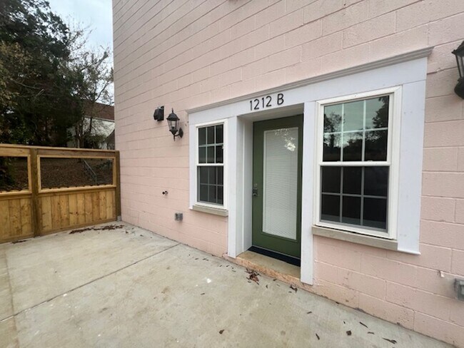 Building Photo - Move In Ready!!!!