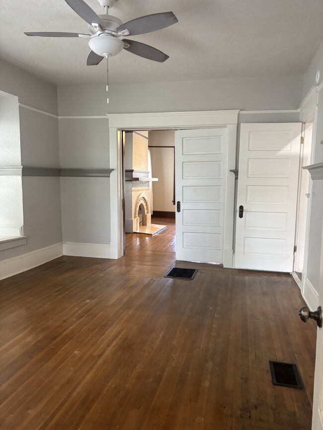 Building Photo - 347 Cottage Ave