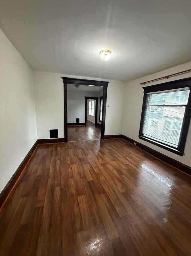 Building Photo - 420-422 Douglas Street