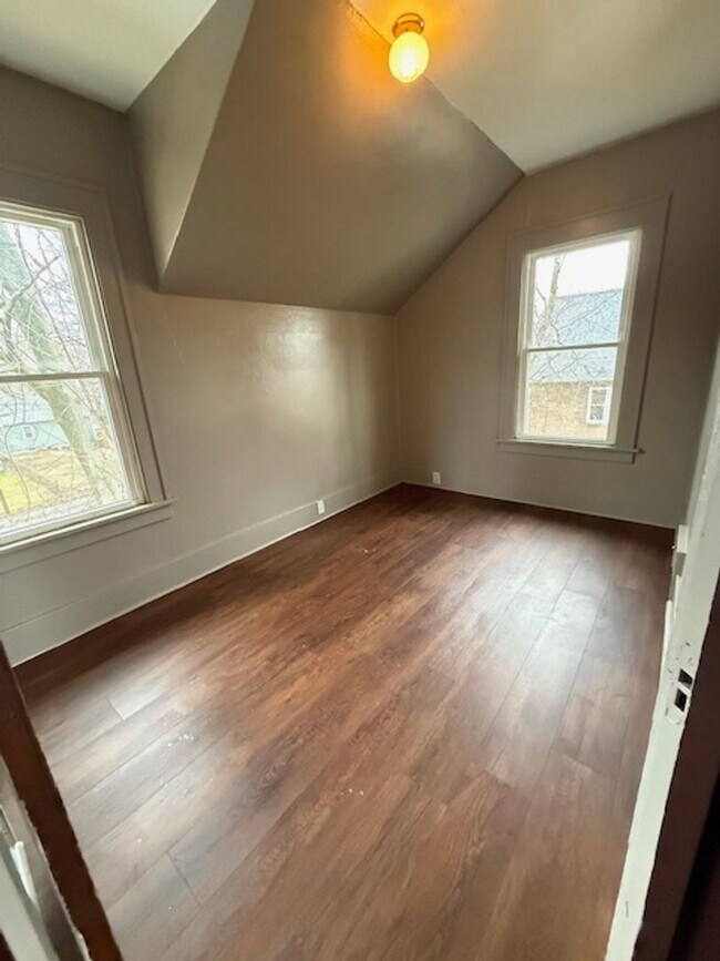 Building Photo - 3 Bedroom / 1 Bath house with Garage in Peoria