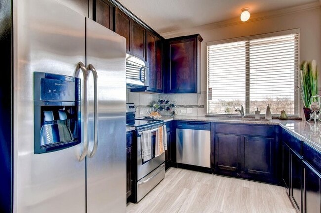 Building Photo - Star Ranch Townhomes