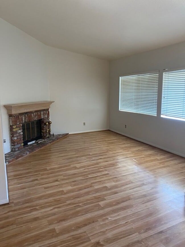 Building Photo - 848 Woodland Ave