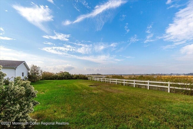 Building Photo - 15 Riverview Rd