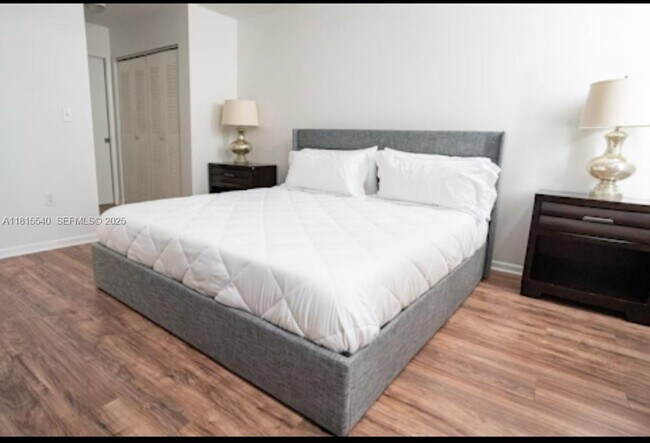 Building Photo - 19601 E Country Club Dr