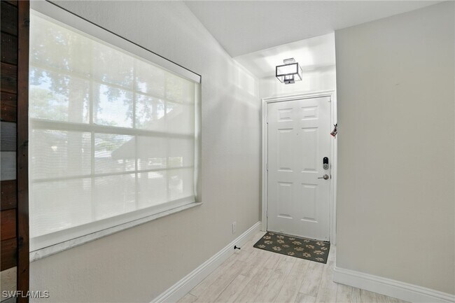Building Photo - 9624 Crescent Garden Dr