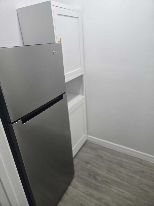 Building Photo - Beautiful remodeled Studio/efficiency in Hudson, FL