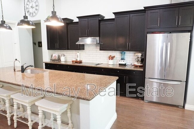 Building Photo - 2910 E Wildhorse Dr