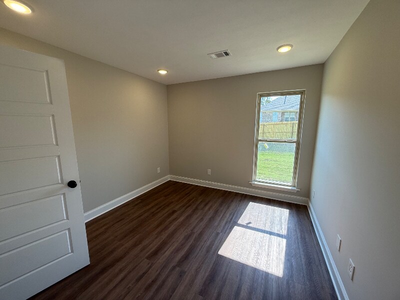 Building Photo - 112 Madisonville Dr