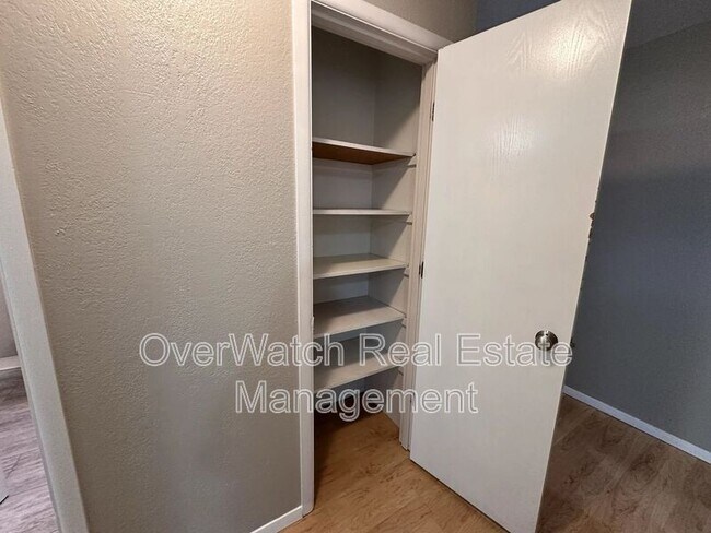 Building Photo - 6121 De Armoun Rd