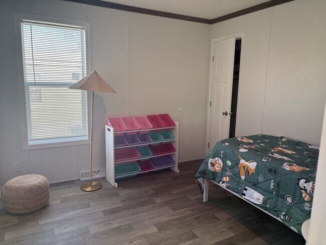 Building Photo - 127 Cimarron