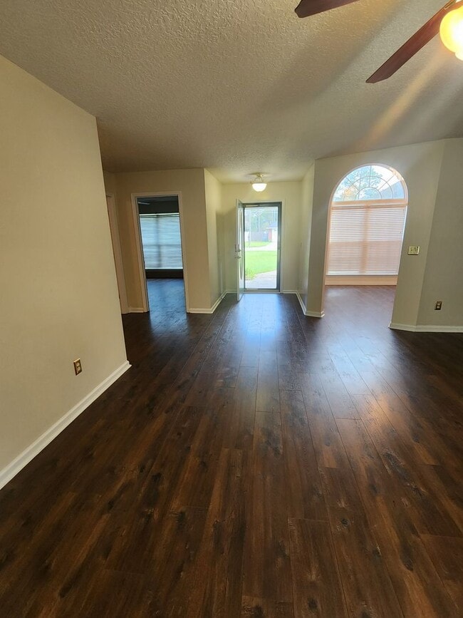 Building Photo - 24 Idus Ln