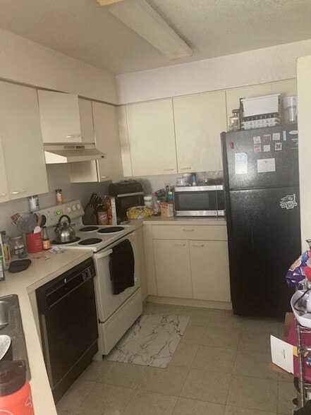 Kitchen - 2550 N Alafaya Trl