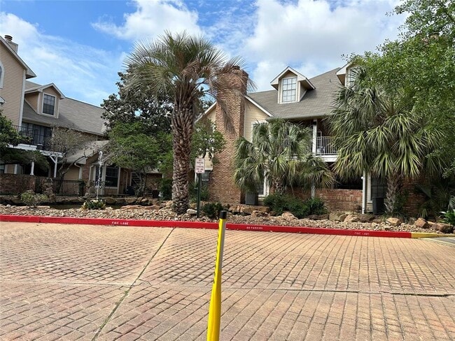 Building Photo - 2300 Old Spanish Trail