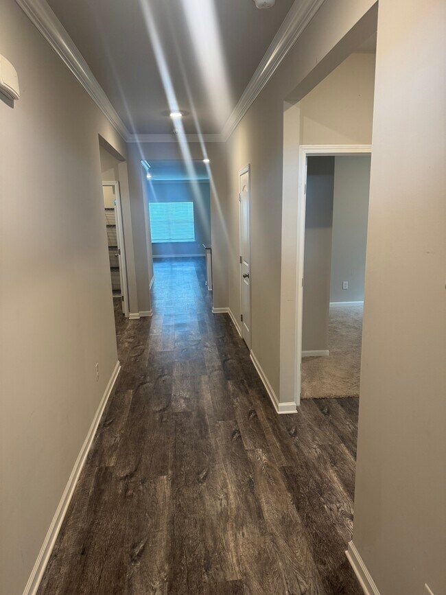 Building Photo - 14686 London Ln