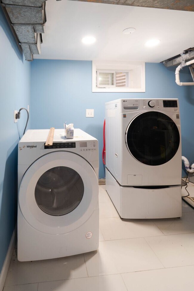 Building Photo - Beautiful Home With an Excellent Location in Potomac, MD