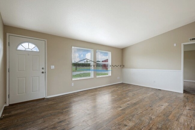 Building Photo - Country Home with Fenced Yard in Hayden!