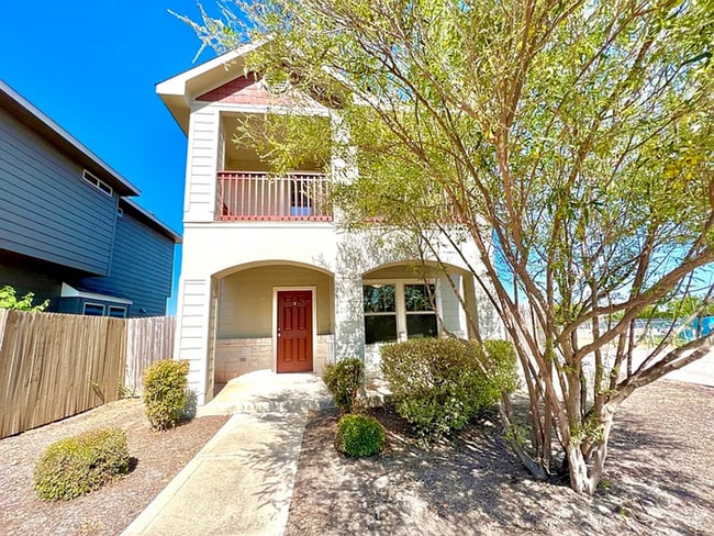 Building Photo - Beautiful 3BR, 2BA Home in Austin – Balcony & Modern Kitchen Appliances!